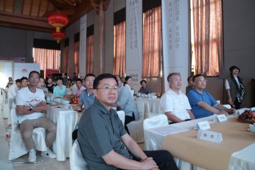 《方守龙》郑好拾年方守龙有机白茶河南运营中心十周年