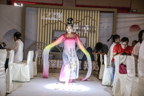 《方守龙》郑好拾年方守龙有机白茶河南运营中心十周年