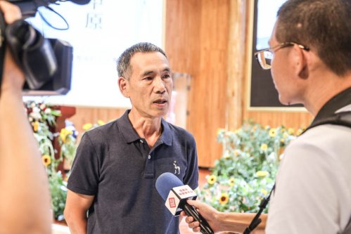 《方守龙》郑好拾年方守龙有机白茶河南运营中心十周年