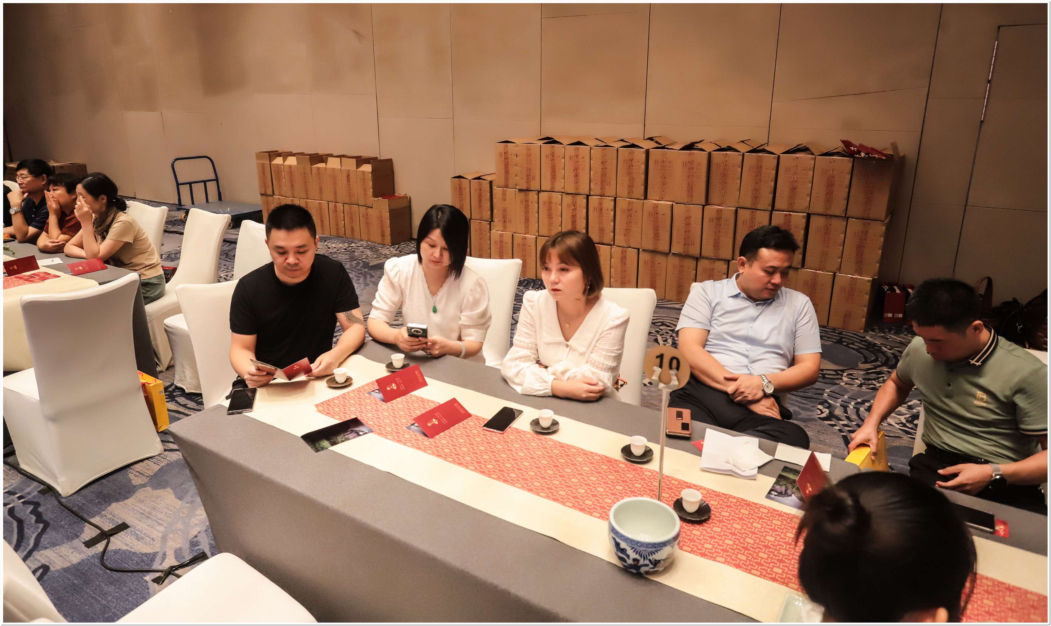 岩上1998新品发郑州布会