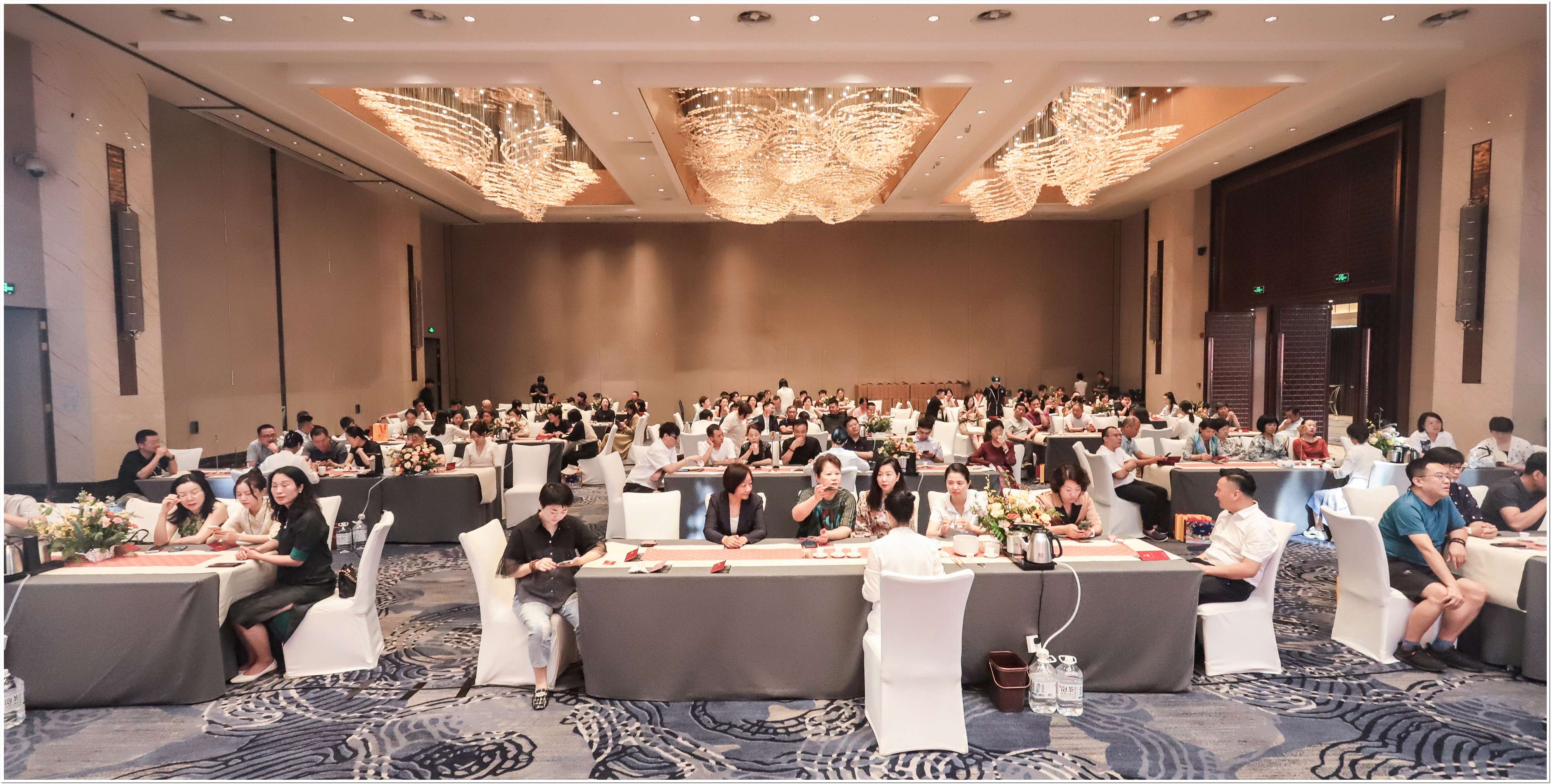 岩上1998新品发郑州布会