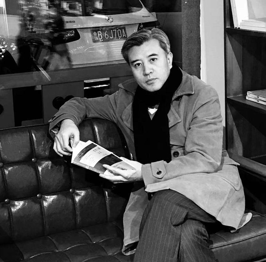 杨延红-《杨延红泼彩》(134cmx65cm)-龙在空间