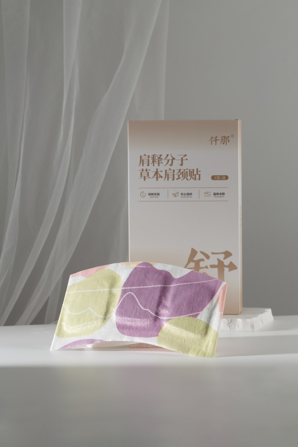 仟那-肩释粉子草本肩颈贴-产品拍摄