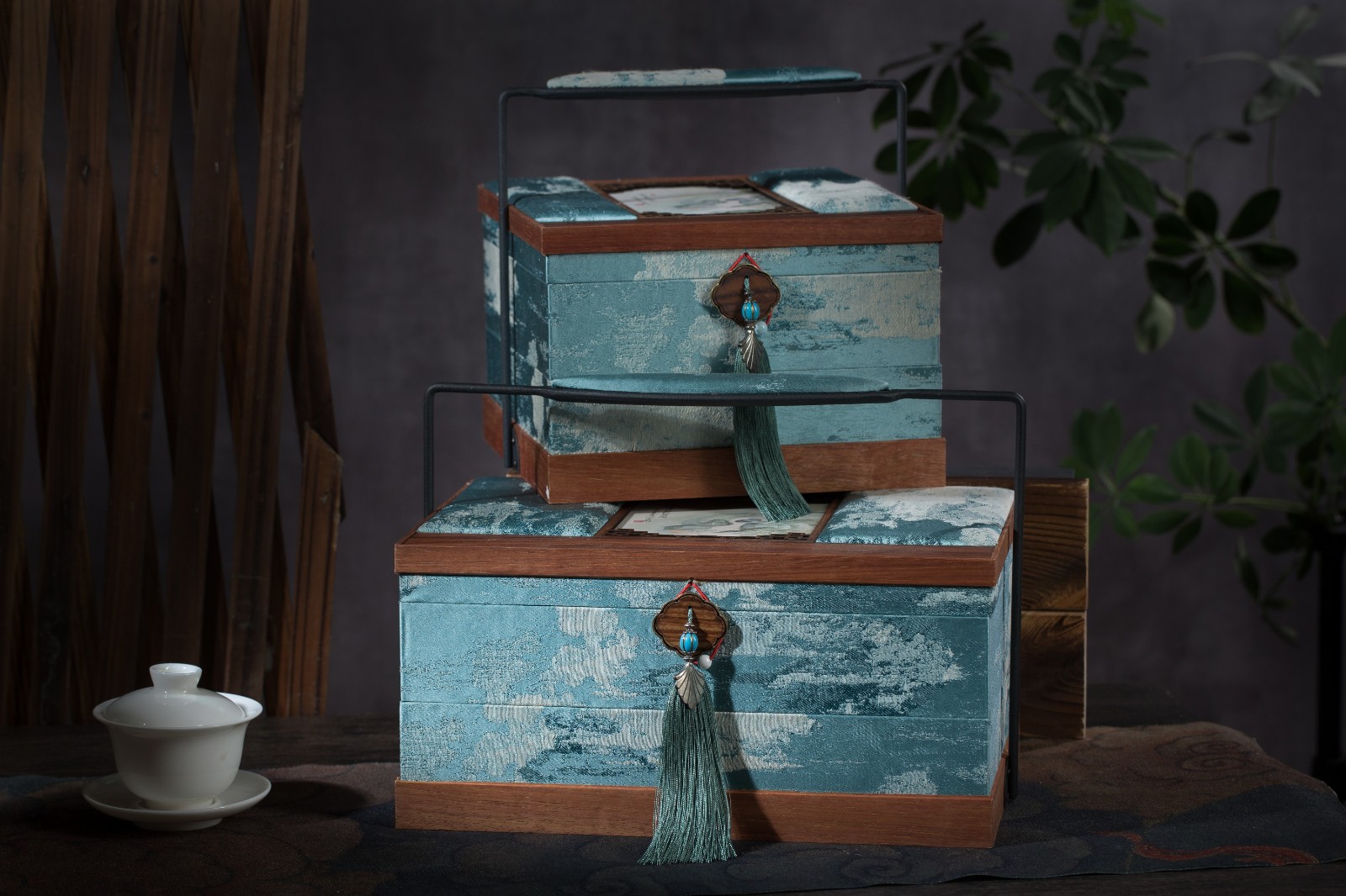 2025年中秋节 月饼礼盒 双层  大小 青绿山水礼盒 - 产品拍摄