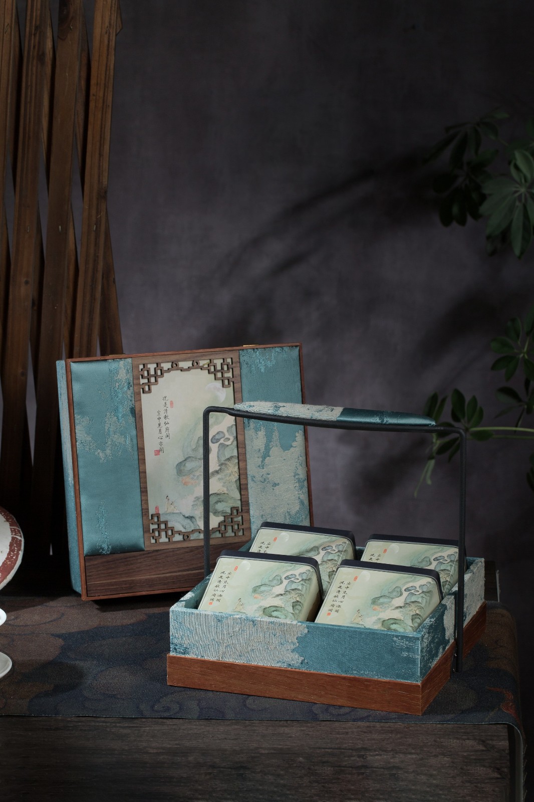 2025年中秋节 月饼礼盒 双层  大小 青绿山水礼盒 - 产品拍摄