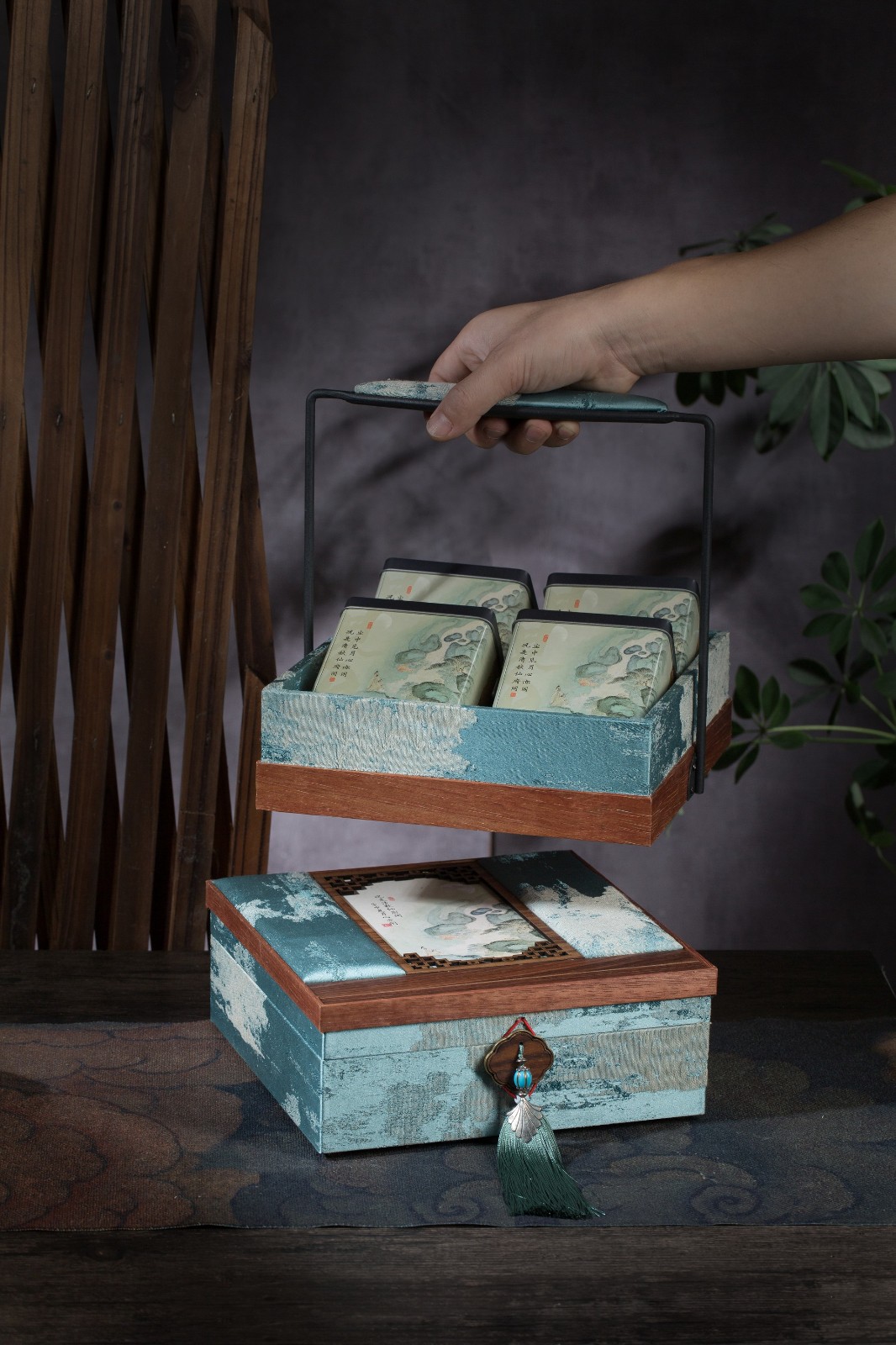 2025年中秋节 月饼礼盒 双层  大小 青绿山水礼盒 - 产品拍摄