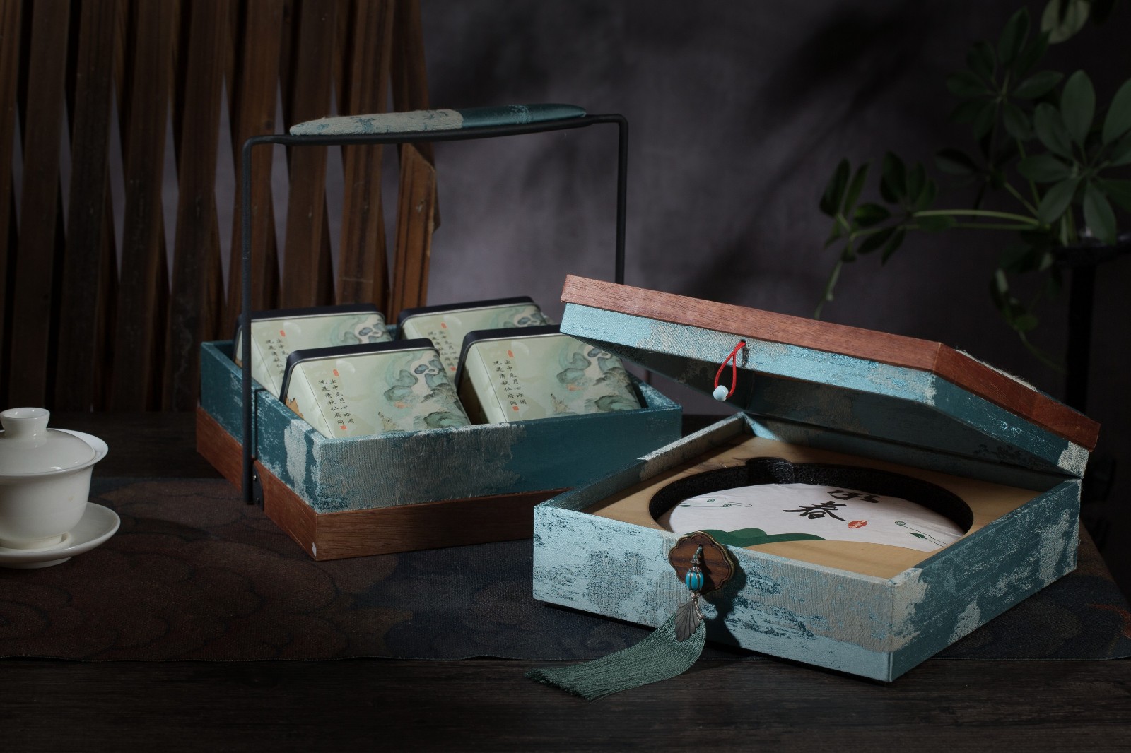 2025年中秋节 月饼礼盒 双层  大小 青绿山水礼盒 - 产品拍摄