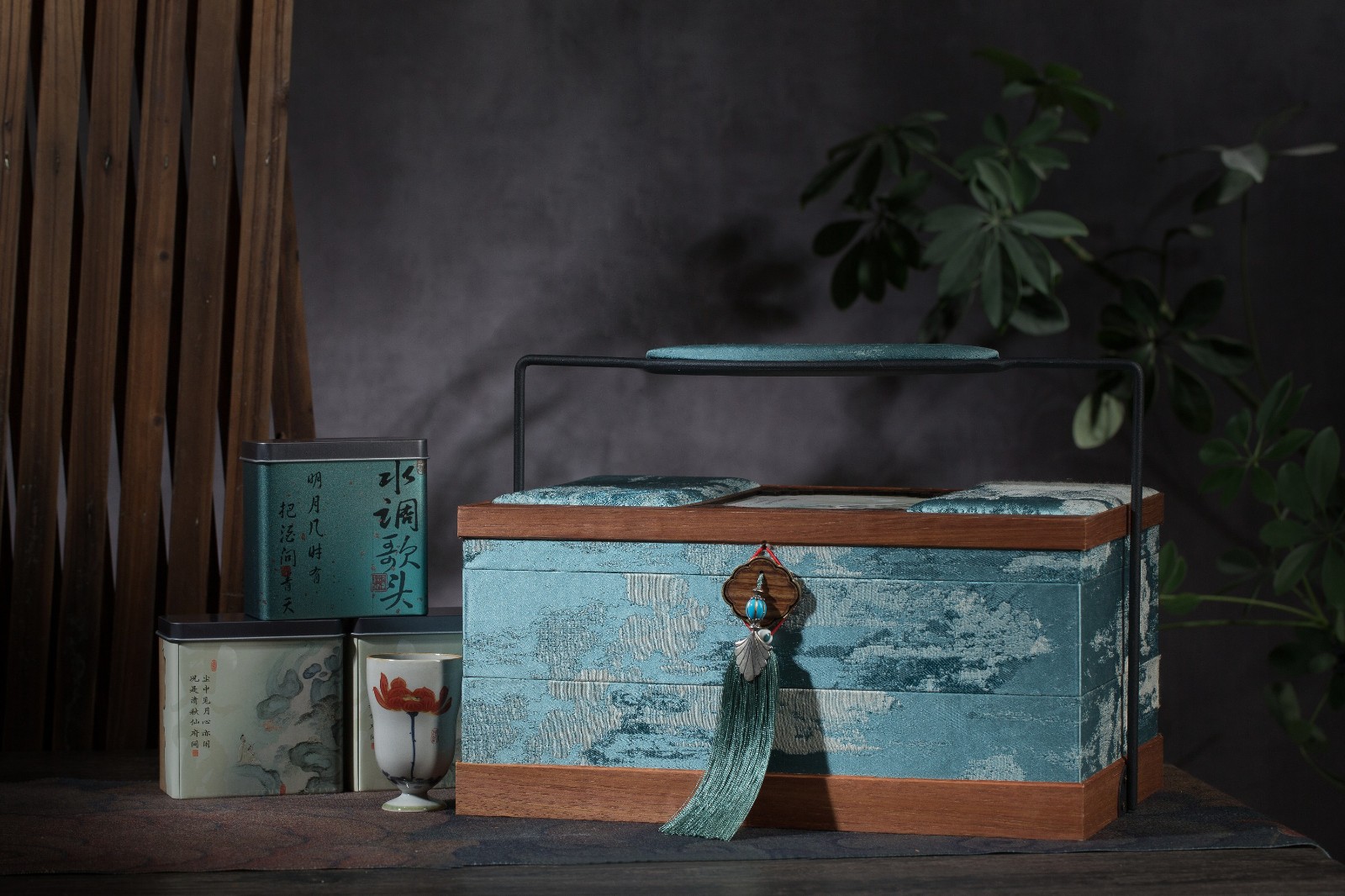 2025年中秋节 月饼礼盒 双层  大小 青绿山水礼盒 - 产品拍摄