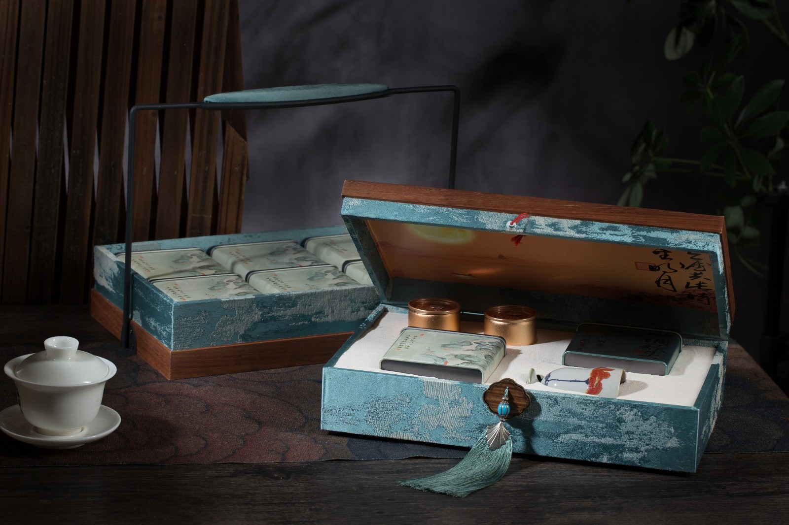 2025年中秋节 月饼礼盒 双层  大小 青绿山水礼盒 - 产品拍摄