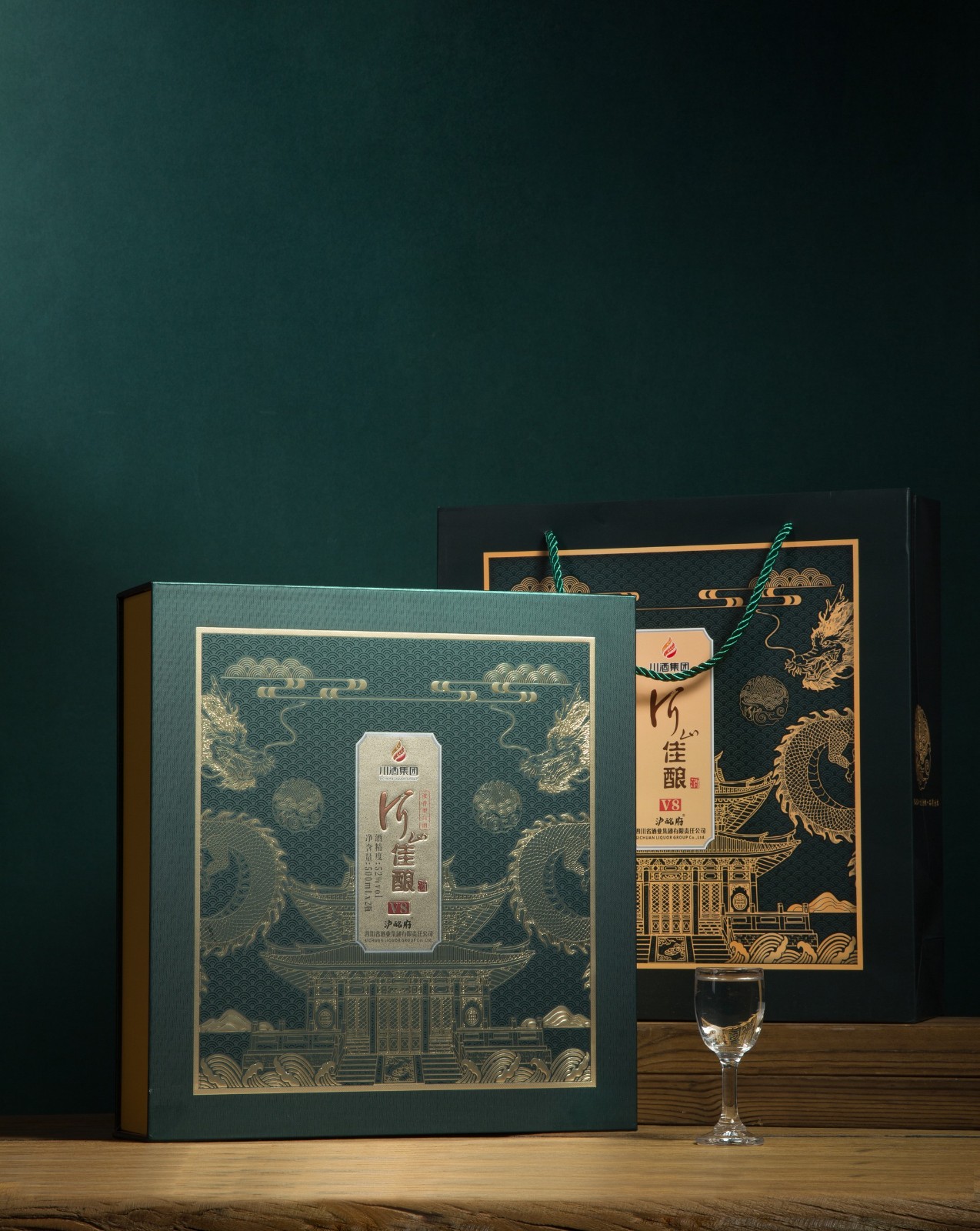 川酒集团-河山佳酿-白酒产品拍摄 透明玻璃瓶