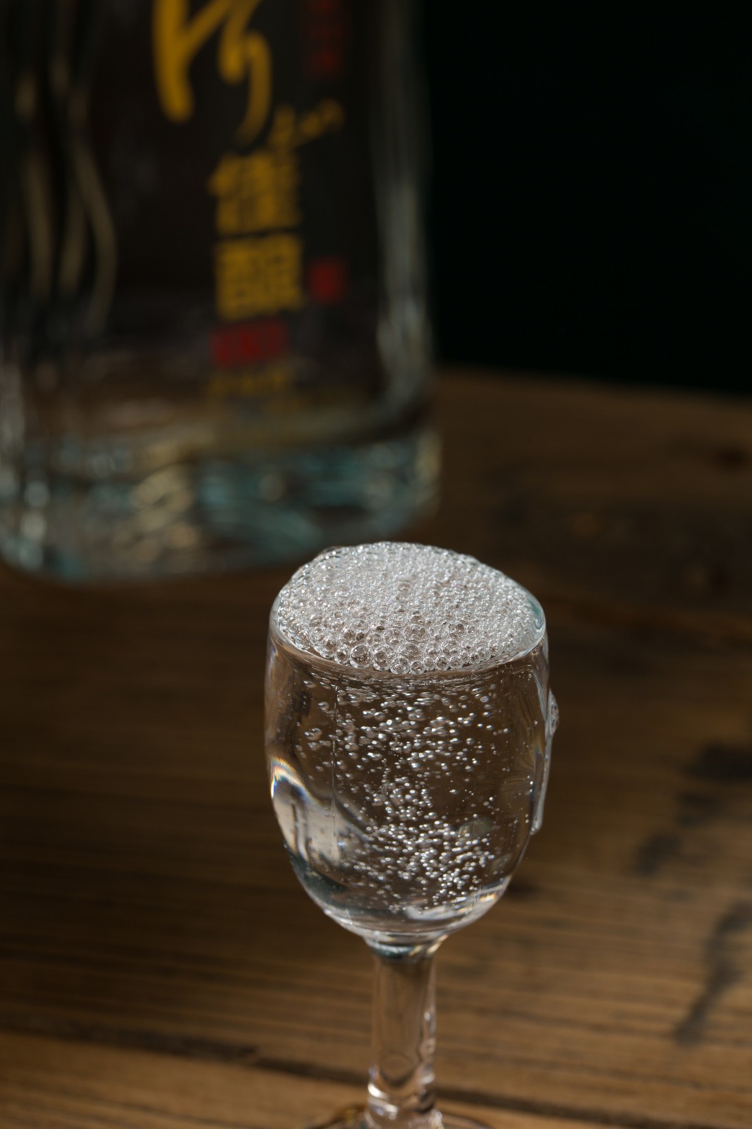 川酒集团-河山佳酿-白酒产品拍摄 透明玻璃瓶