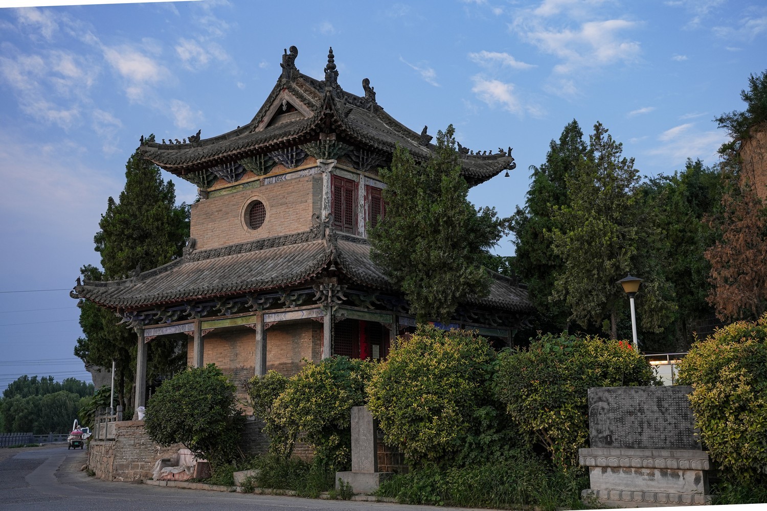 伊洛河畔，一阁启圣｜藏在巩义渡口的洛神秘